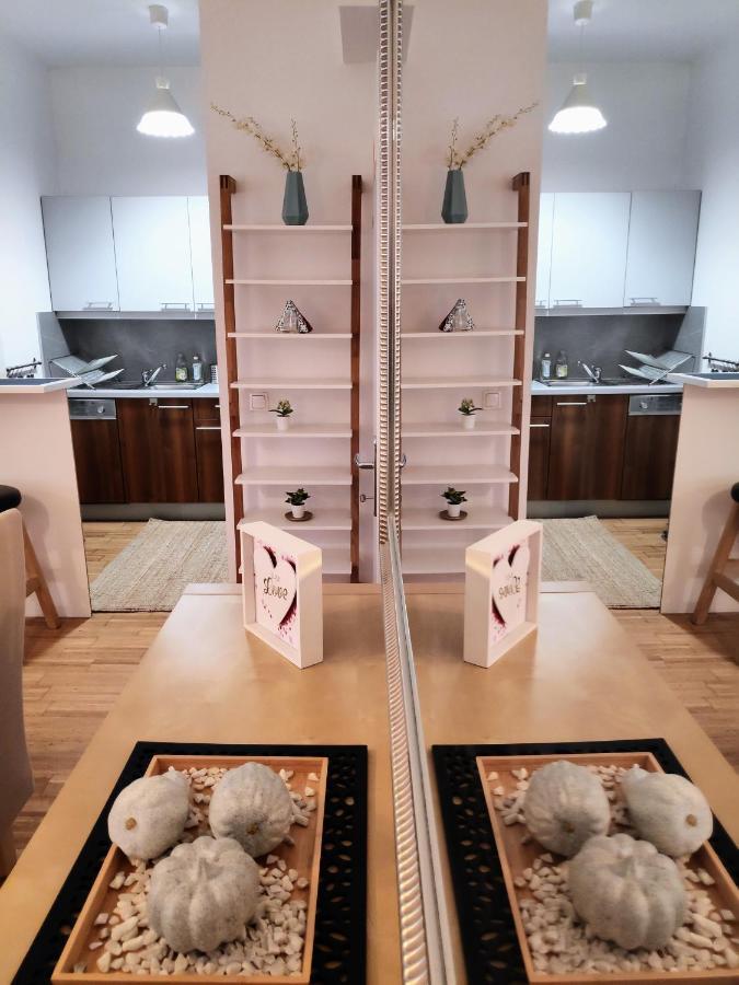 Nd Exquisites Wundervolles Ruhiges Terrassenapartment Mit Garage Wenen Buitenkant foto