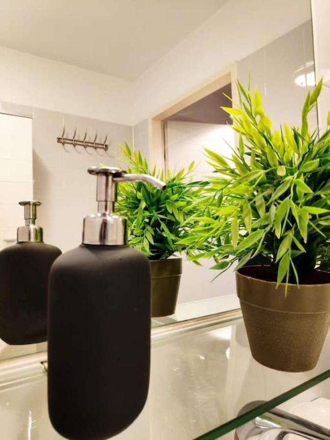 Nd Exquisites Wundervolles Ruhiges Terrassenapartment Mit Garage Wenen Buitenkant foto